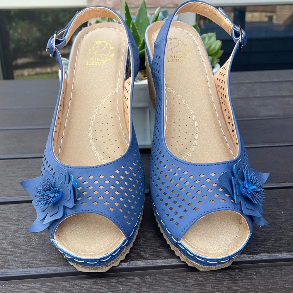 Alexis Leroy wedge sandals size 8.5
